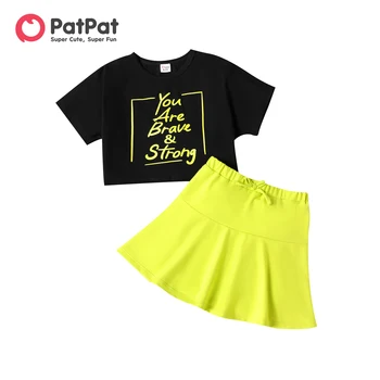 Комплект из 2 предметов: хлопковая футболка с буквенным принтом для девочек с коротким рукавом и однотонной юбки Изображение