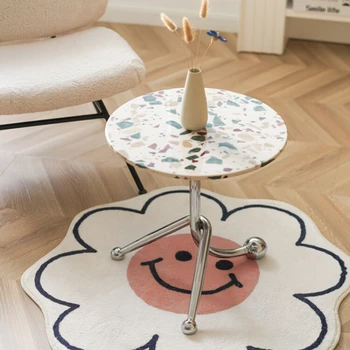 Маленький круглый столик Креативный Столик для гостиной Журнальный столик Мини-Приставной Столик Балкон Чайный столик Прикроватный столик Изображение