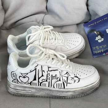 Новые мужские Белые винтажные кроссовки с Граффити, Дышащая обувь для скейтборда на плоской подошве, молодежная модная дизайнерская обувь для ходьбы Изображение