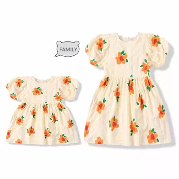 Хлопчатобумажное платье для мамы и дочки, одинаковая одежда для мамы и девочки, Женские летние платья, Цельный халат в Корейском стиле для маленьких девочек Изображение